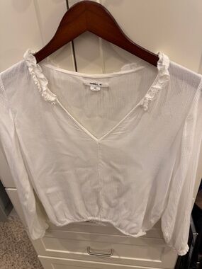 O'Neill White Ruffle Trim V-Neck Long Sleeve Blouse
